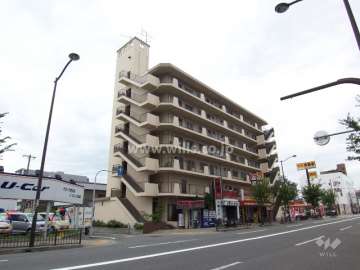 1階部分は店舗です