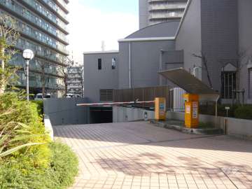 駐車場出入り口