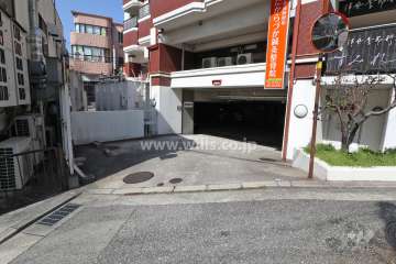 駐車場出入り口