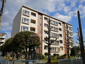 東園田団地1号棟の外観（南西側から）