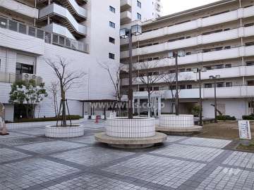 エントランス前の広場