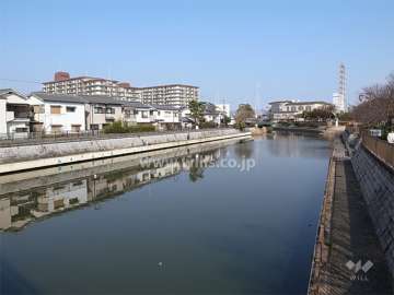 庄下川から見たパレス南塚口