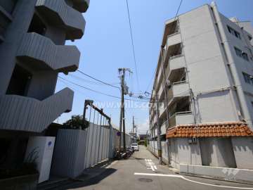 敷地南側の前面道路