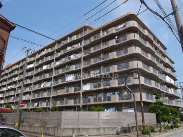 南塚口パークマンションA棟の外観（南東側から）