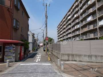 敷地南側の前面道路