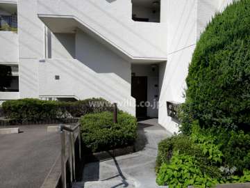 住戸入口（共用ポスト）