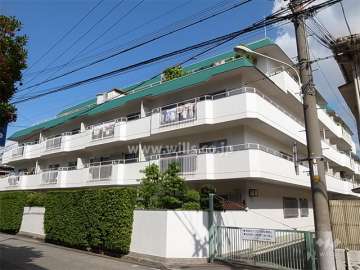 シャルマンコーポ塚口の外観（南東側から）