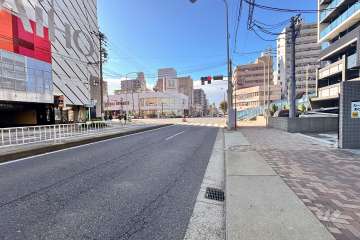 敷地南側の前面道路