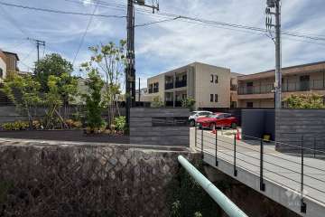 グランヴィ岡本マンションの外観（北西側から）