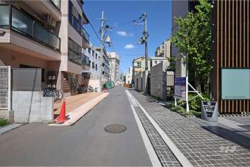 敷地北側の前面道路（東側から）