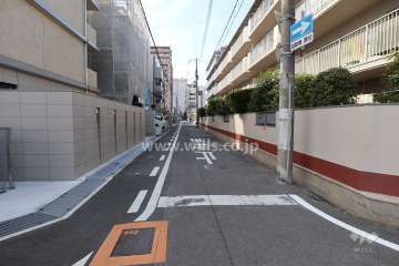 敷地の南側の前面道路