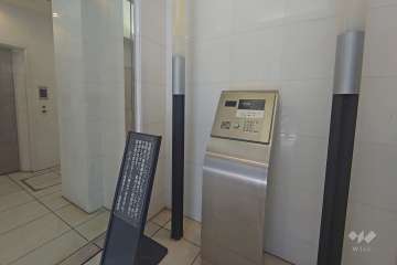 エントランスはオートロック付きです。