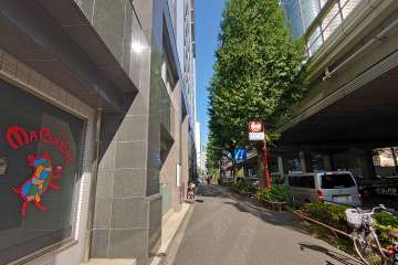 敷地南側の前面道路