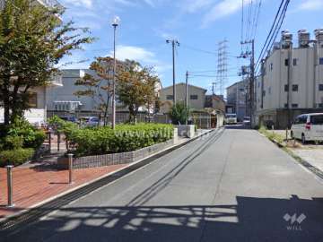 敷地南側の前面道路