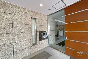 エントランスはオートロック付きです。