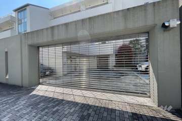 駐車場の出入り口（リングシャッター付き）