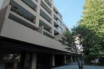 パークハウス麻布霞町の外観（南東側から）