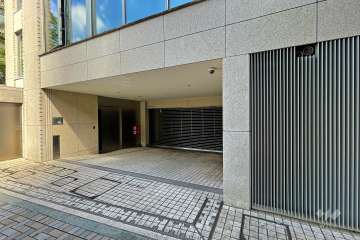 駐車場の出入り口（リングシャッター付き）