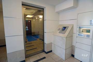 エントランスはオートロック付きです。