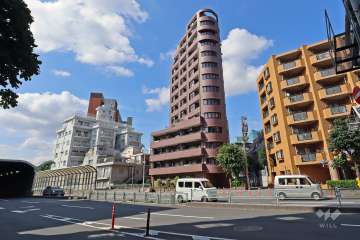 敷地南西側前面道路は都道319号環状三号線です。