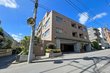 ライオンズマンション南青山グランフォートの外観（北東側から）