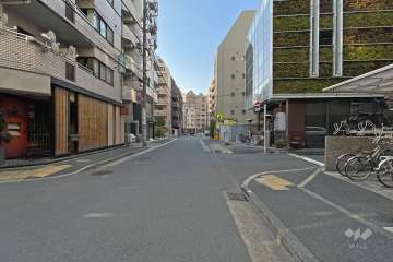 敷地東側の前面道路