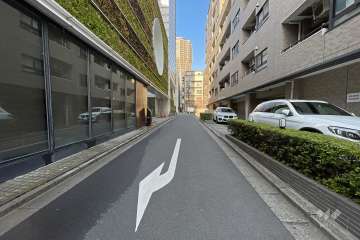 敷地南側の前面道路