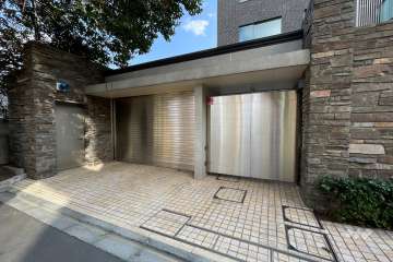 駐車場の出入り口