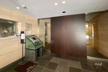 エントランスはオートロック付きです。(メイン)