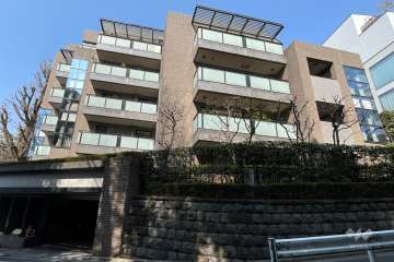 東急ドエルプレステージ赤坂氷川町の外観（南東側から）