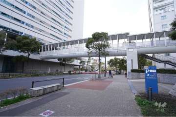 敷地西側の前面道路