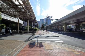敷地北西側の前面道路