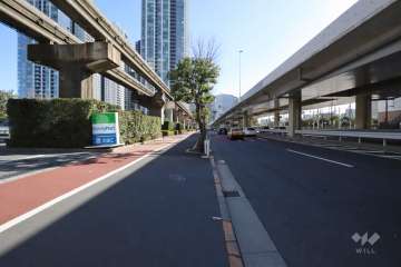 敷地西側の前面道路　