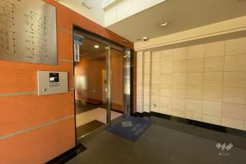 エントランスはオートロック付きです。