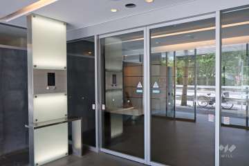 エントランスはオートロック付です。