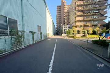 敷地北側の前面道路