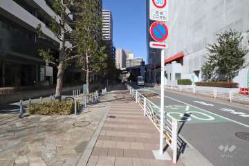 敷地東側の前面道路