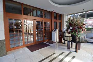 エントランスはオートロック付きです。