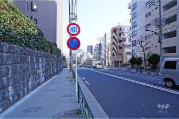 敷地南側の前面道路