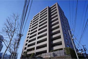 ファミールグラン三田伊皿子坂の外観（南側から）