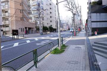 敷地南東側の前面道路