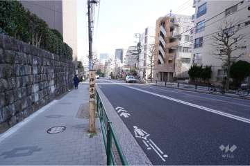 敷地南側の前面道路