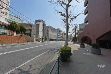 敷地東側の前面道路