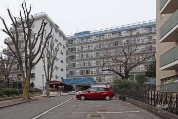 秀和高輪レジデンスの外観（東側から）