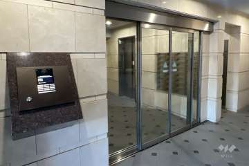 エントランスはオートロック付きです。