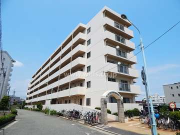 サンロイヤル東園田の外観（南西側から）