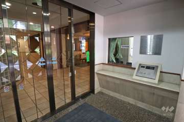 エントランスはオートロック付きです。