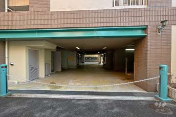 駐車場出入口（ロボットゲート付き）