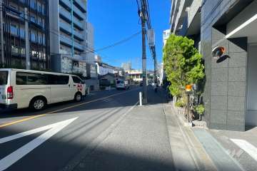 敷地南側の前面道路