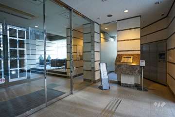 エントランスはオートロック付きです。　